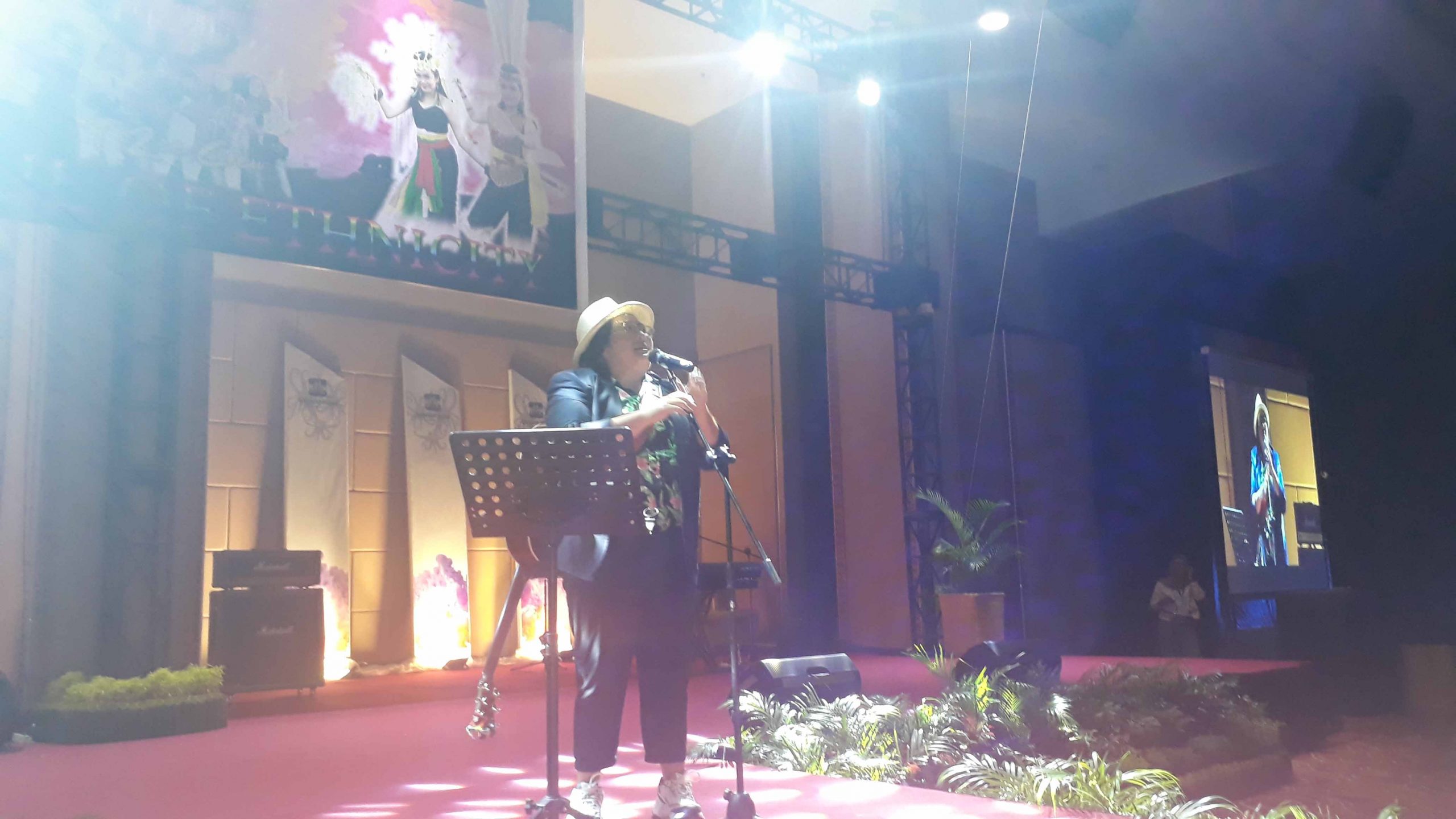 Yuka Idol di Hotel Bahalap