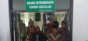 Adian Napitulu Diduga Kena Serangan Jantung gubernur kalteng saat menjenguk adian napitulu