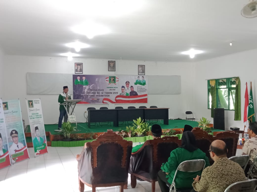 ketua DPW PPP Kalteng ssat memberikan sambutan