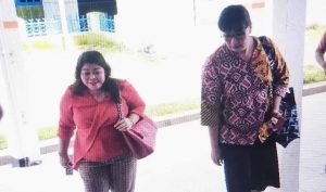 Ketua DPC PDIP Kota Sampaikan Kondisi Terbaru Adian ketua dpc pdip palangka raya saat mengunjungi adian napitulu