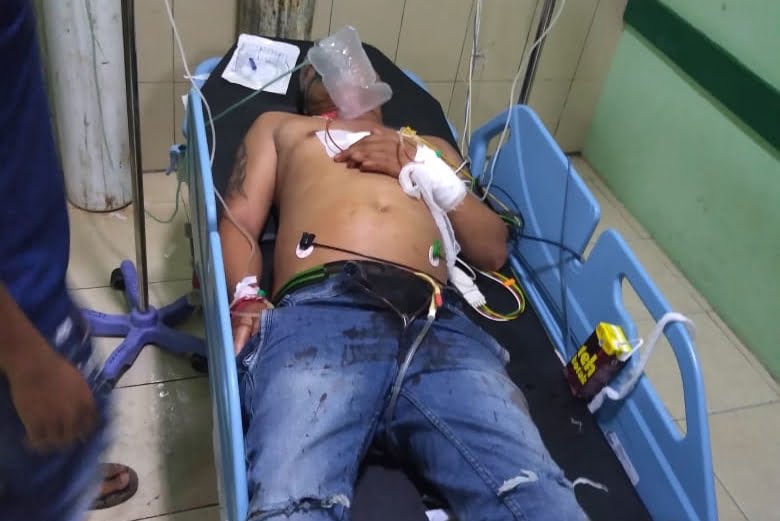 Diduga Korban Penusukan, Seorang Warga Dibawa ke Rumah Sakit