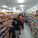 minimarket diserbu warga