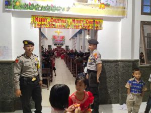 Polsek dan Koramil Kapuas Hulu Amankan Perayaan Natal