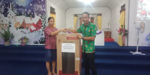 Pemdes Timpah Berbagi Kasih Natal pada Lansia Pemdes Timpah Berbagi Kasih Natal pada Lansia