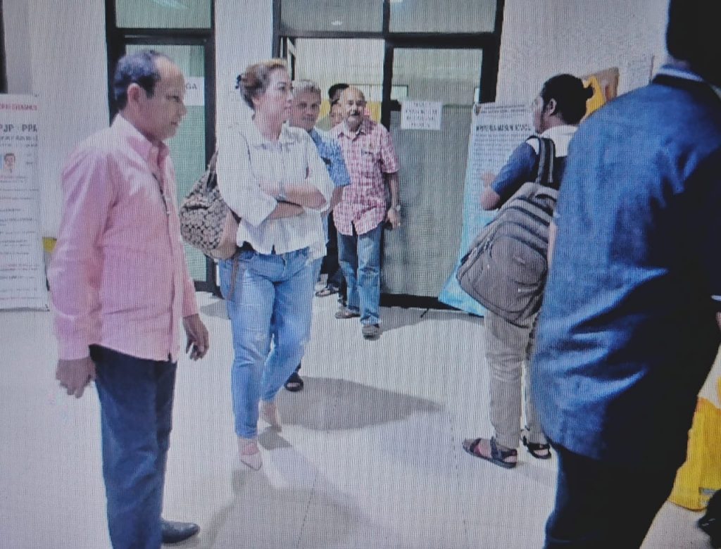 Keluarga Besar DPD PDIP Kalteng Jenguk Adian, Begini Kondisi Terbaru