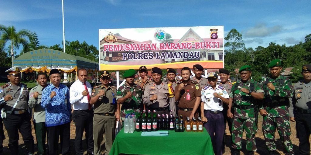 Polres Lamandau Musnahkan Ratusan Botol Miras