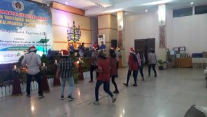 Tarian Papua Meriahkan Natal PWI Kalteng Tarian Papua Meriahkan Natal PWI Kalteng