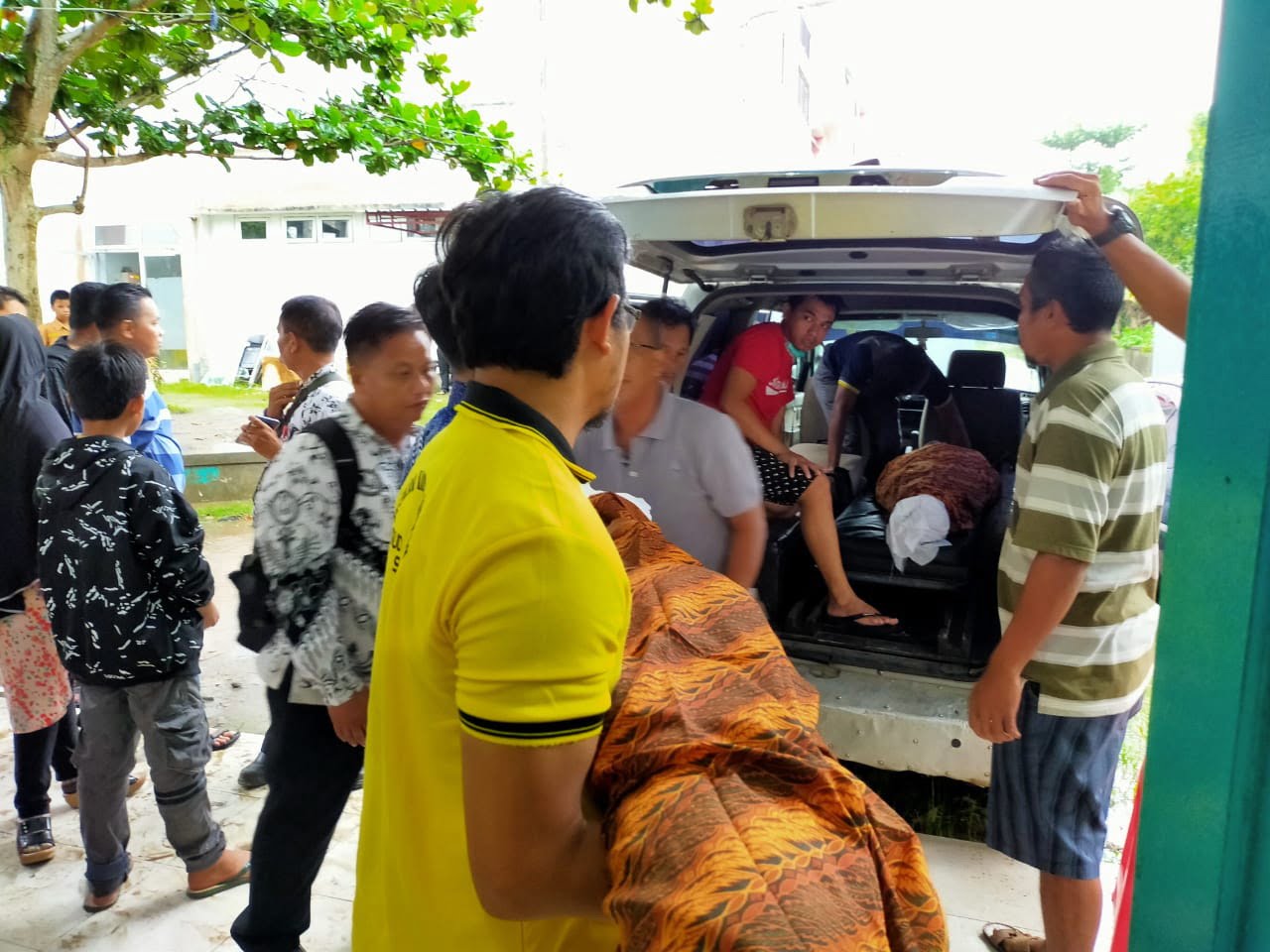 Tragis! Guru dan Anak Tewas Kecelakaan