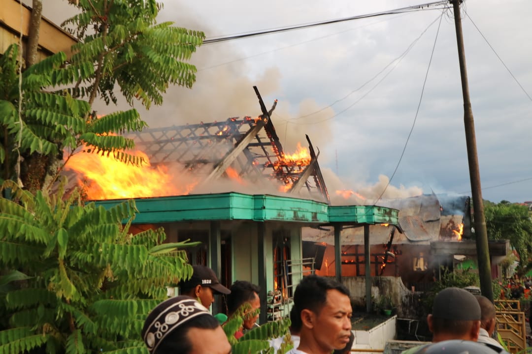 Kebakaran Hanguskan 3 Rumah di Kelurahan Mendawai