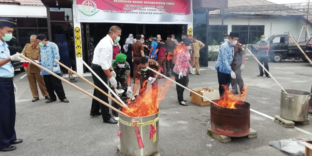 Lebih 3 Kilogram Sabu dan Ribuan Botol Miras Dimusnahkan