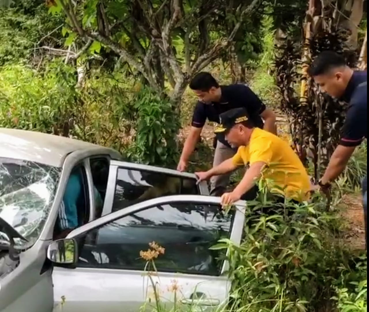 Tabrakan Beruntun di Jalan Sudirman, Gubernur Kalteng Bantu Evakuasi Korban