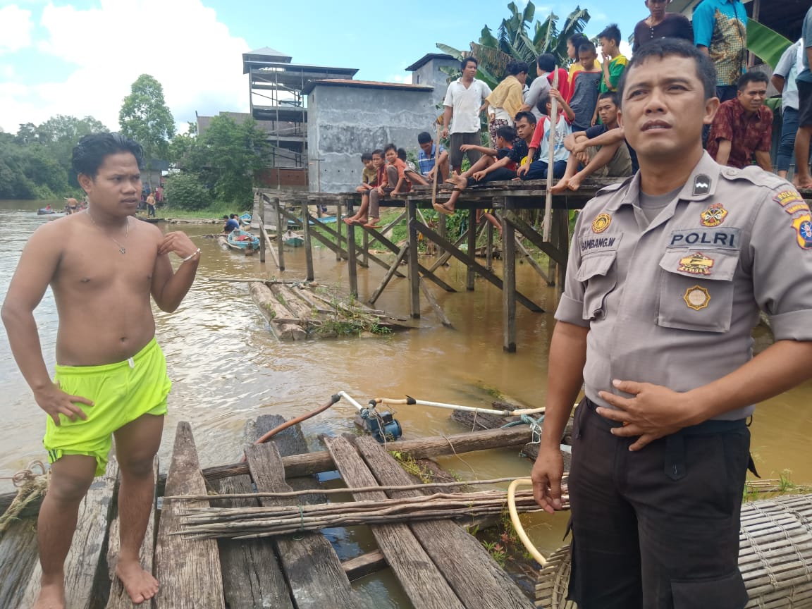 pencarian korban perahu karam