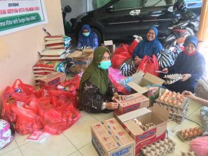 Aisyiyah Kota Palangka Raya Turut Bantu Sembako untuk Warga Terdampak Corona
