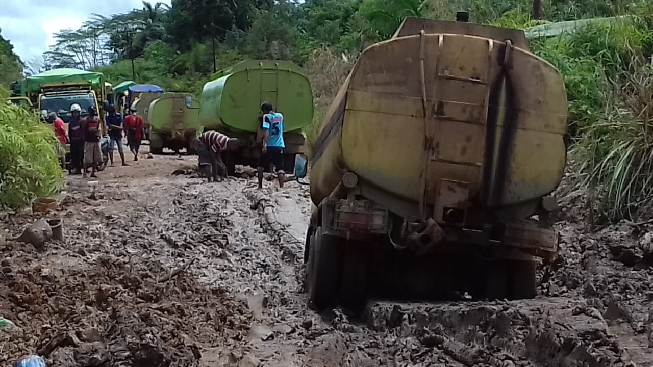 Ruas Jalan Parenggean-Antang Kalang Rusak Parah