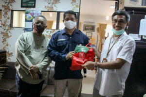 UMP Bagikan Sembako, Masker dan Hand Sanitizer
