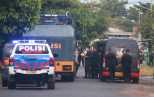 Teror Bom Seruyan, Sebelum Meletakan Bom Palsu Pelaku Nyabu
