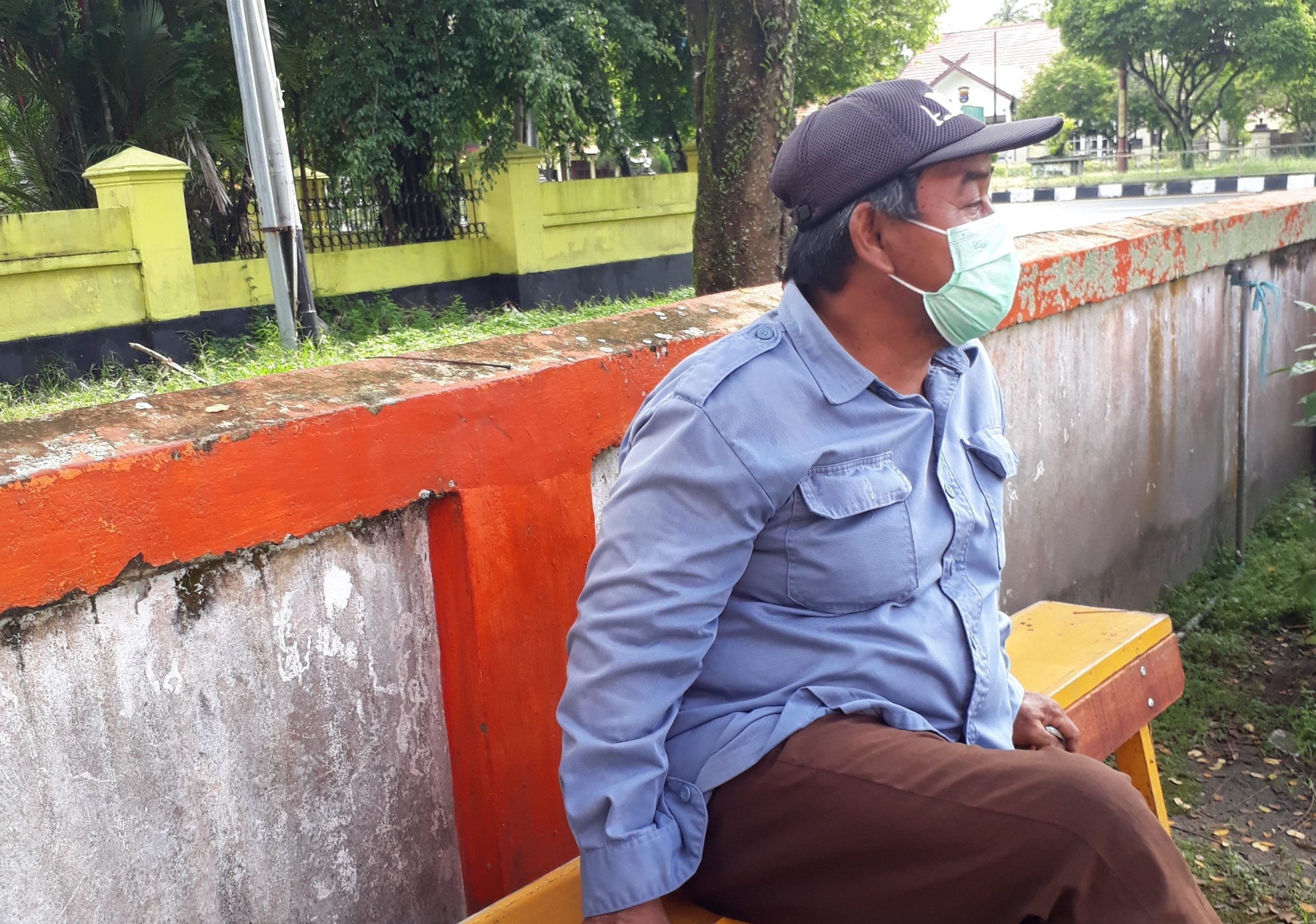 Tak Dapat BLT, Juru Parkir di Halaman Kantor Pos Palangka Raya Sedih