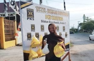 Wow! Begini Cara Unik PKS Kalteng Bagi-bagi Takjil di Tengah Pandemi Covid-19