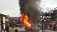 Suzuki Carry Terbakar di Samping SPBU Km 16