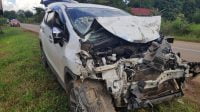 Xpander Hantam Mobil Box, Seorang Sopir Terluka