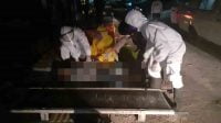 Jatuh dari Motor Lalu Tewas, Petugas Evakuasi Pakai APD
