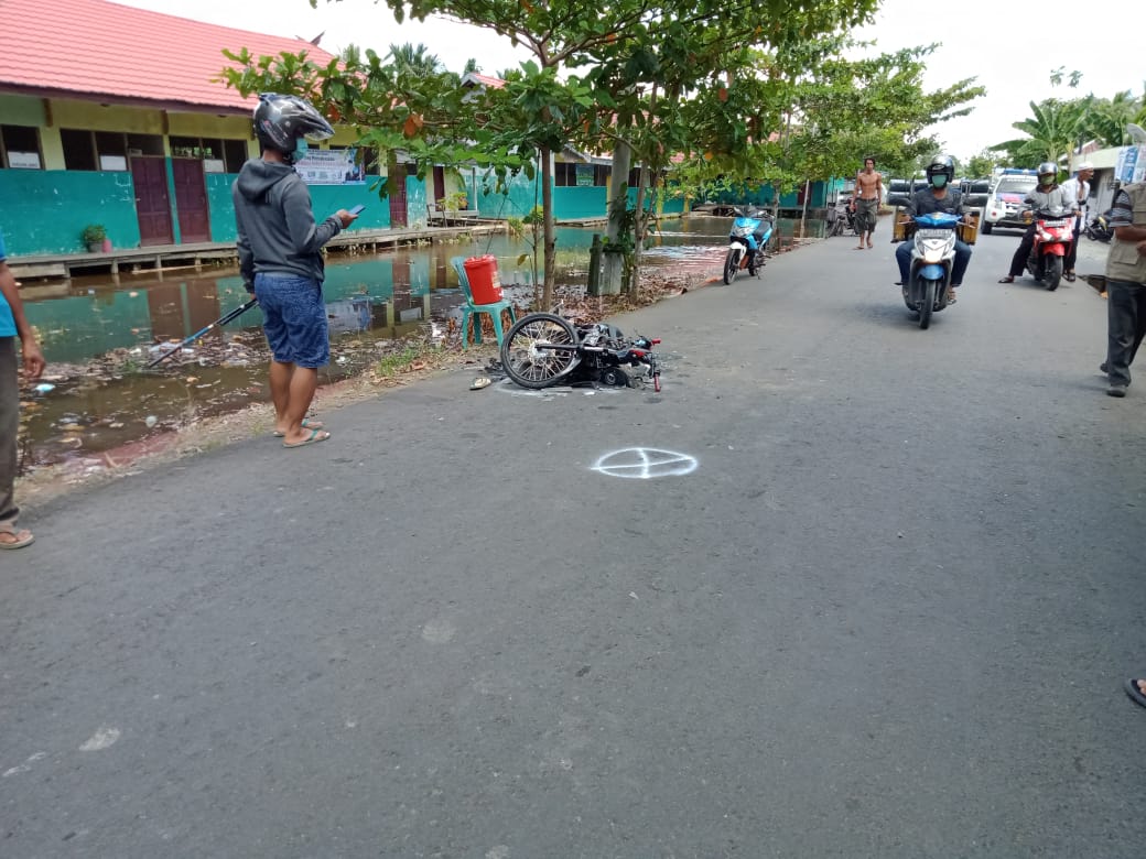 Pengendara Satria Tewas Tabrak Pikap