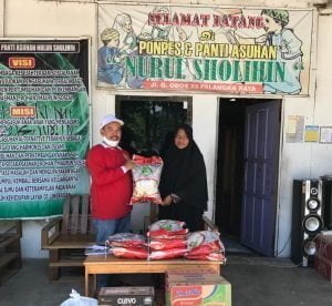 UMP Bantu Sembako dan Masker untuk Panti Asuhan