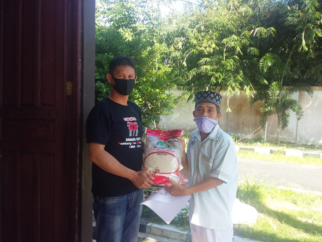 Ratusan Insan Pers Terima Paket Sembako