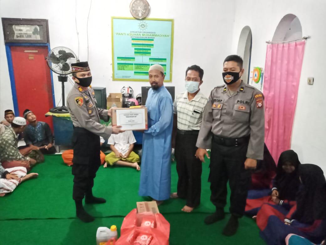 Ramadan Penuh Berkah, Polsek Arsel Berbagi Sembako dan Takjil
