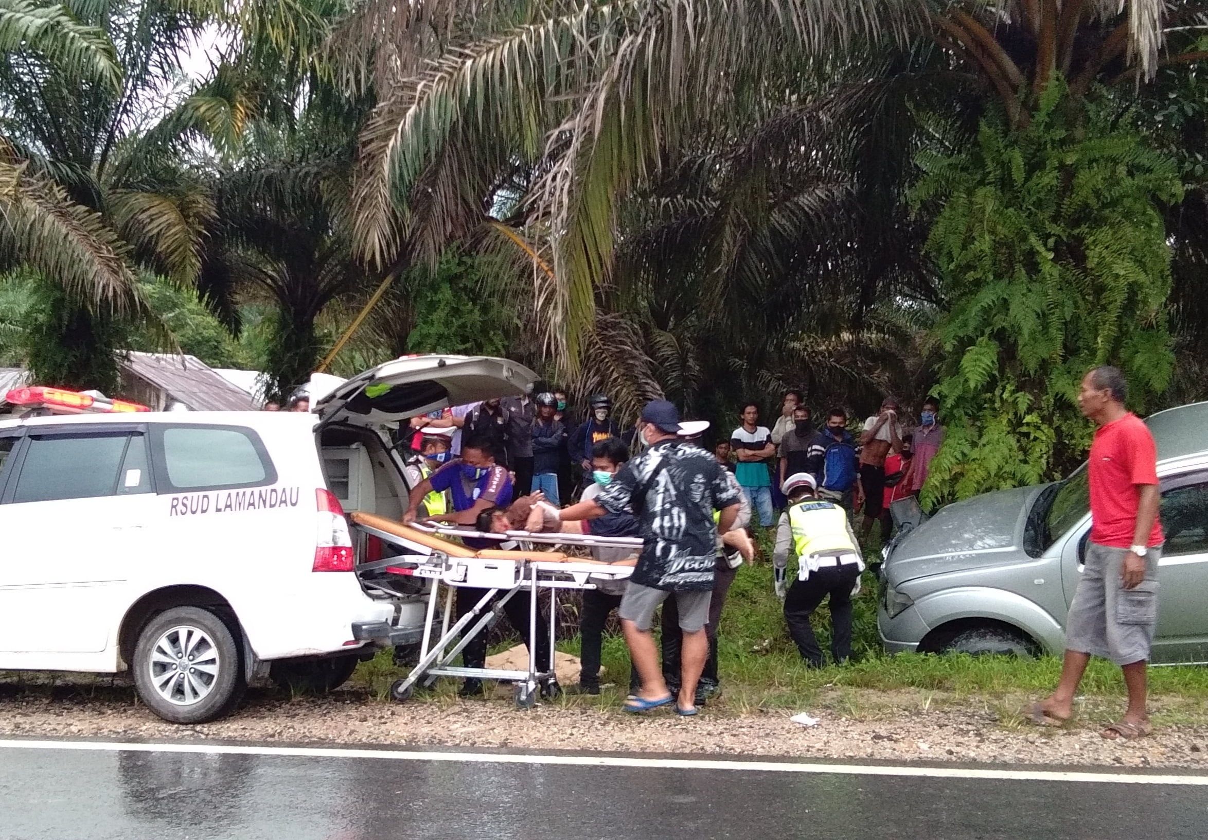 Tertabrak Nissan Navara, Pengendara Motor Tewas