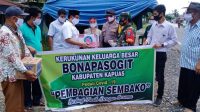 Bantu Warga Kurang Mampu, Bonapasogit Kapuas Bagikan Sembako