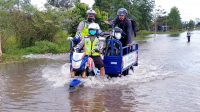 Jalan Pangkalan Bun-Kolam Tergenang Banjir, Satlantas Sediakan Angkutan Gratis