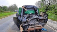Tabrak Truk Parkir, Sopir Pikap Luka Berat