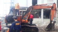 Knalpot Jebol, Ekskavator Terbakar