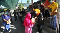 2 Anak di Palangka Raya Sembuh Covid-19, Tim Satgas dan Nakes Asrama Haji Berikan Hadiah