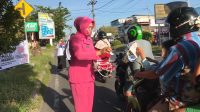 Peduli pencegahan Covid-19, Bhayangkari Polda Bagikan Masker