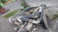 Duh, Patung Polisi Roboh Dihantam Tronton