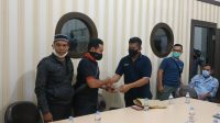 Warga Terima Ganti Rugi Kerusakan Lanting dan Kelotok