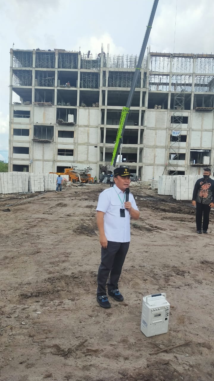Gubernur Tinjau Pembangunan Gedung Inovasi Gambut Terpadu