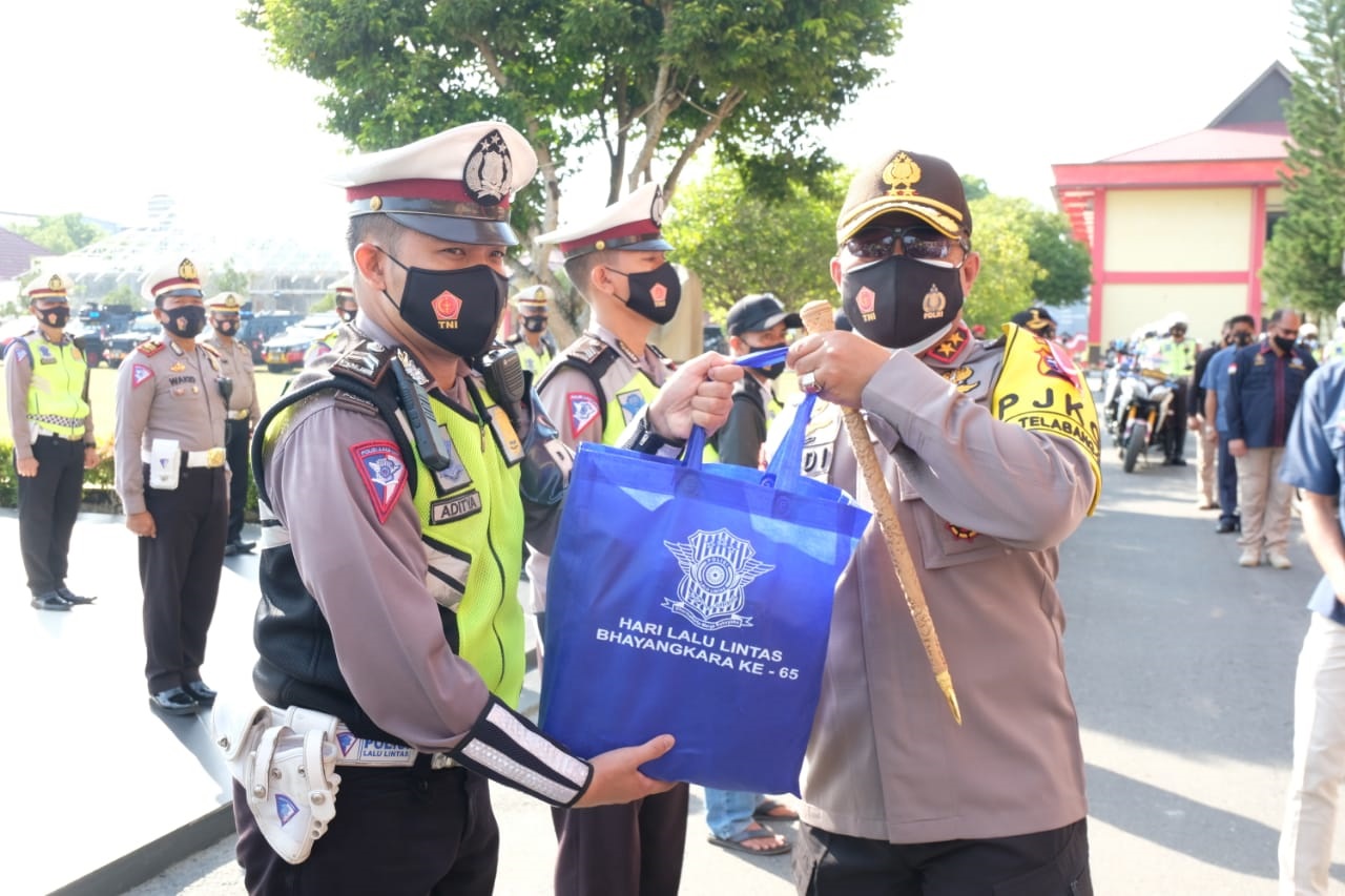 HUT LALU LINTAS- Polda Kalteng Distribusikan 2500 Paket Sembako