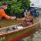 Aksi Kemanusiaan PKS Kalteng, Terobos Banjir untuk Bantu Warga