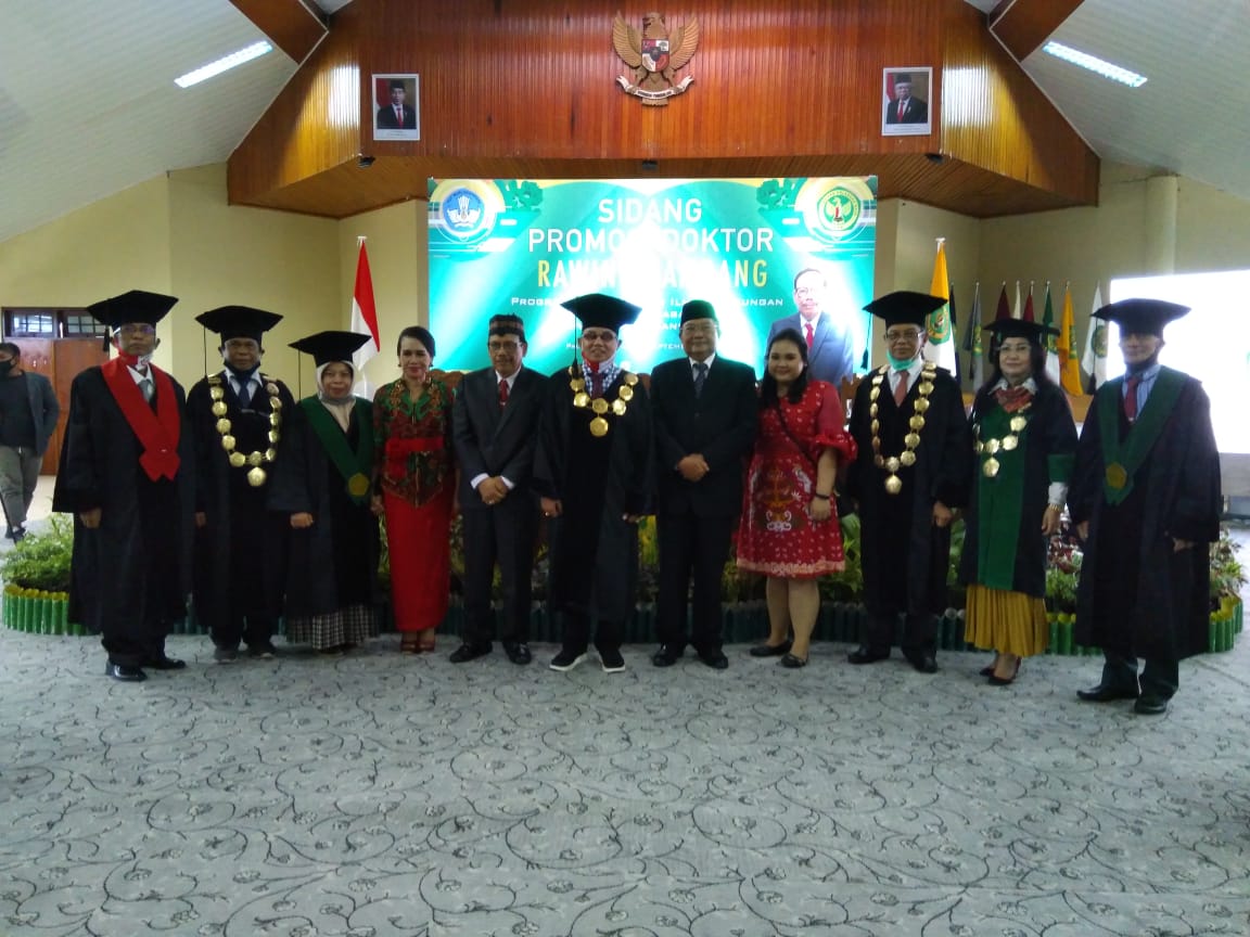 Rawing Rambang Raih Doktor Predikat Cumlaude