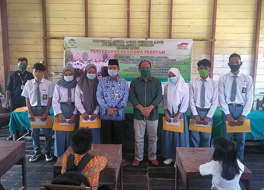 PT NAL Beri Beasiswa untuk 82 Pelajar di Lamandau