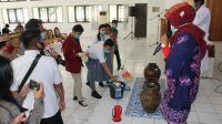Mencintai Budaya Lewat Perawatan Guci