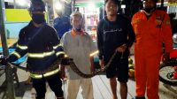 Ini Ular Sanca yang Sembunyi di Dapur Rumah Makan