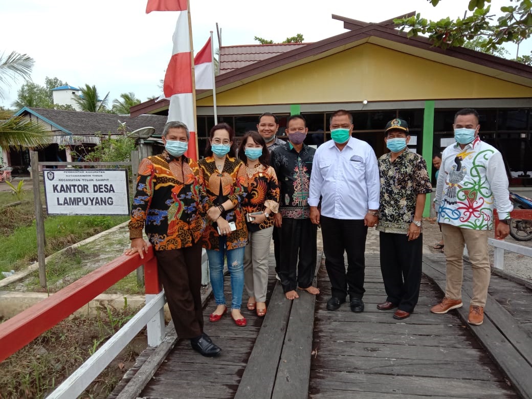 Komisi II Kunjungi Budidaya Udang Laut di Lempuyang