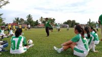 Tim Sepakbola Kalteng Putri Latihan dengan Biaya Sendiri
