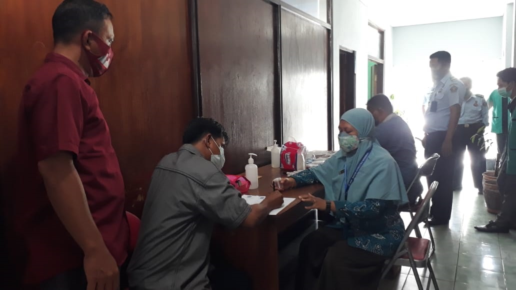 10 Klien Bapas Jalani Tes Urine
