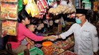 BLUSUKAN KE PASAR BESAR PALANGKA RAYA – Ujang Iskandar Siapkan Program Kembangkan Pedagang dan Pelaku UMKM
