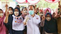 Kampanye di Tamban Luar Kapuas, Ben Bahat Jadi Rebutan Emak-emak